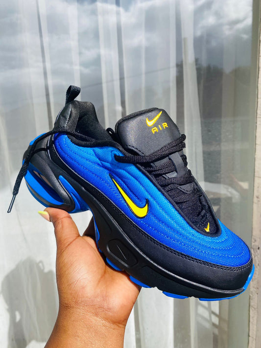 NIKE SNEAKERS