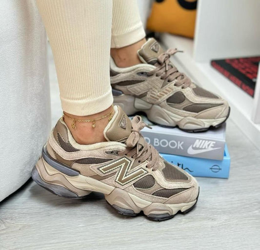 NEW BALANCE SNEAKER