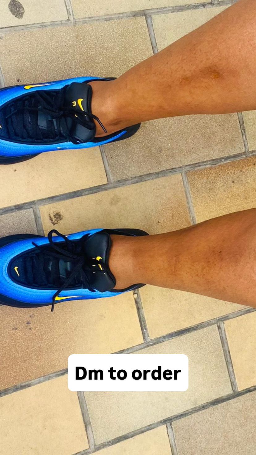 NIKE SNEAKERS