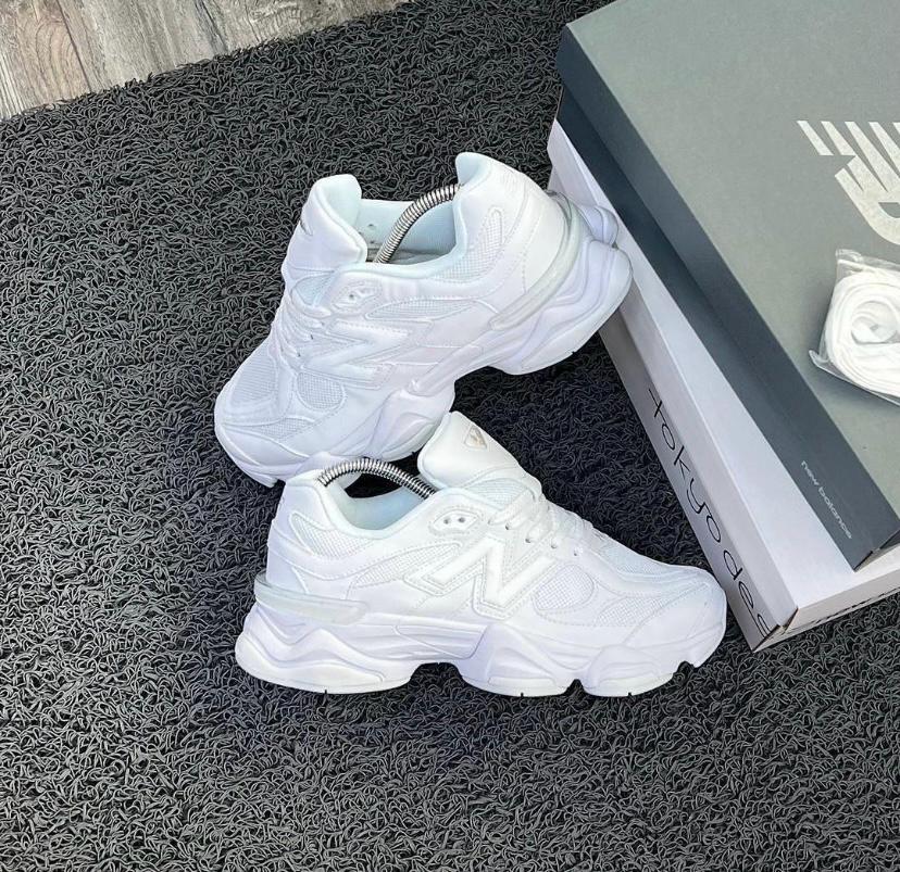 NEW BALANCE SNEAKER
